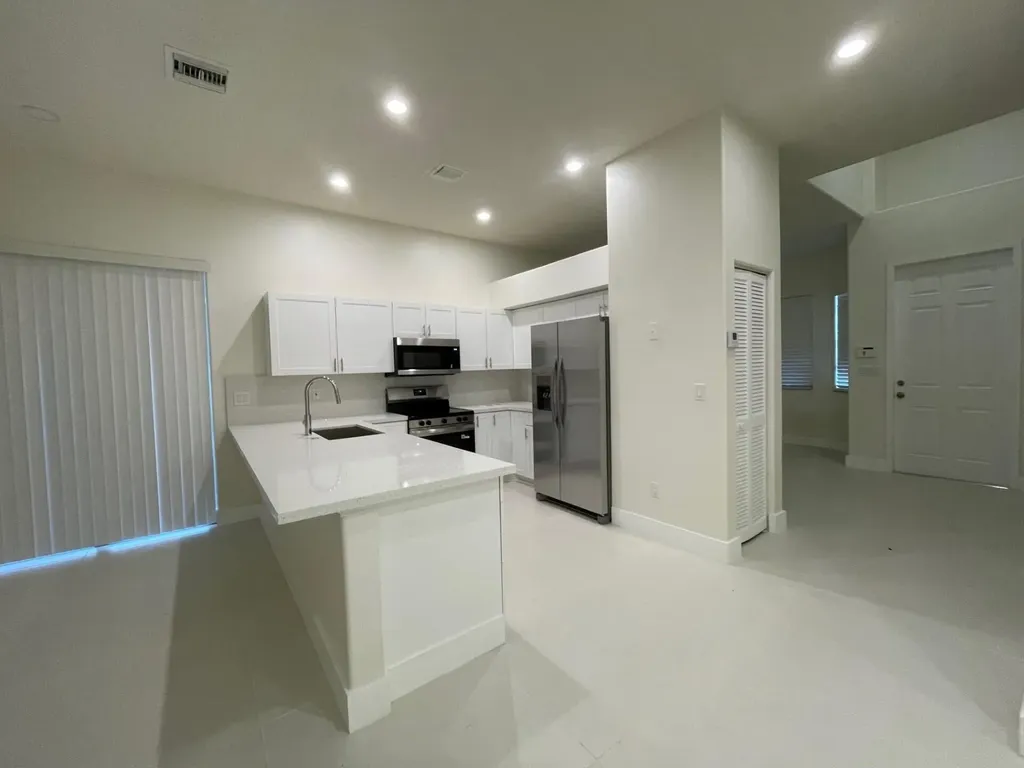 1806 NW 98th Avenue NW Pembroke Pines FL 33024
