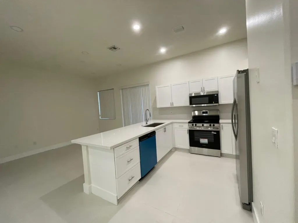 1806 NW 98th Avenue NW Pembroke Pines FL 33024