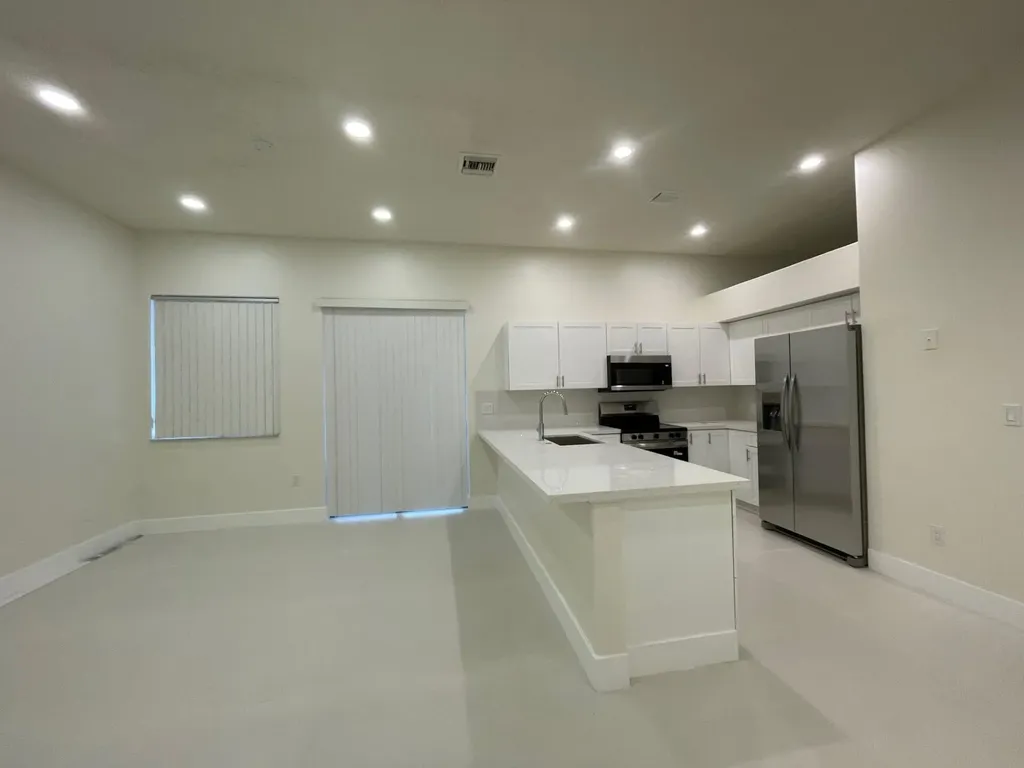 1806 NW 98th Avenue NW Pembroke Pines FL 33024