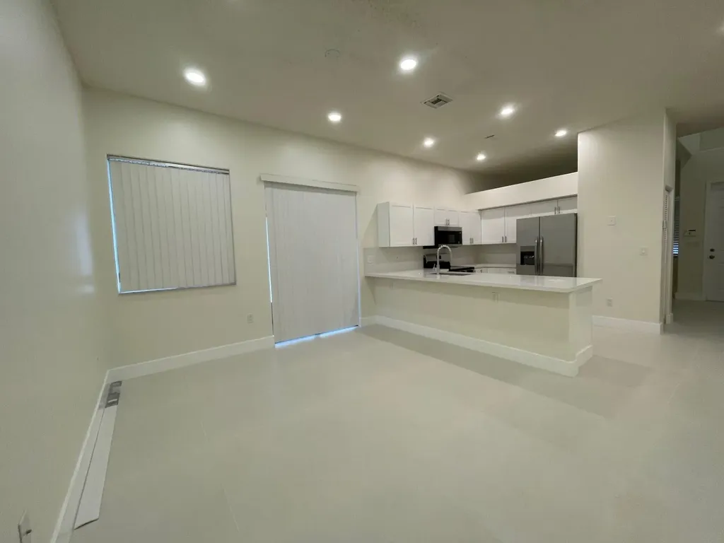 1806 NW 98th Avenue NW Pembroke Pines FL 33024