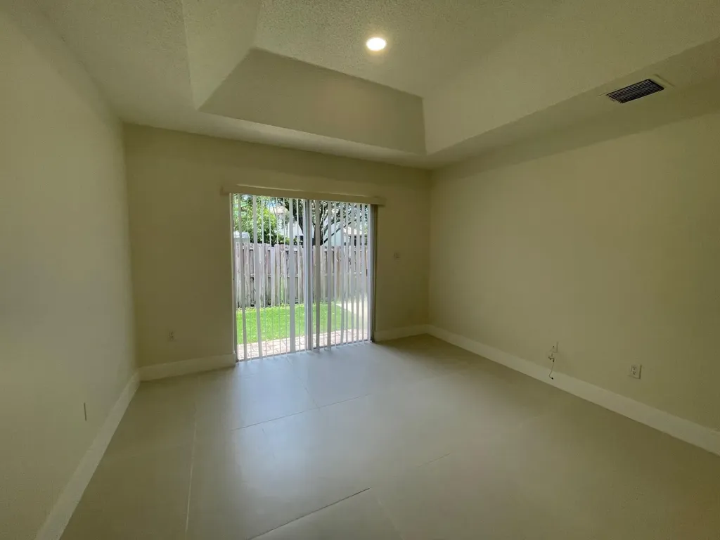 1806 NW 98th Avenue NW Pembroke Pines FL 33024