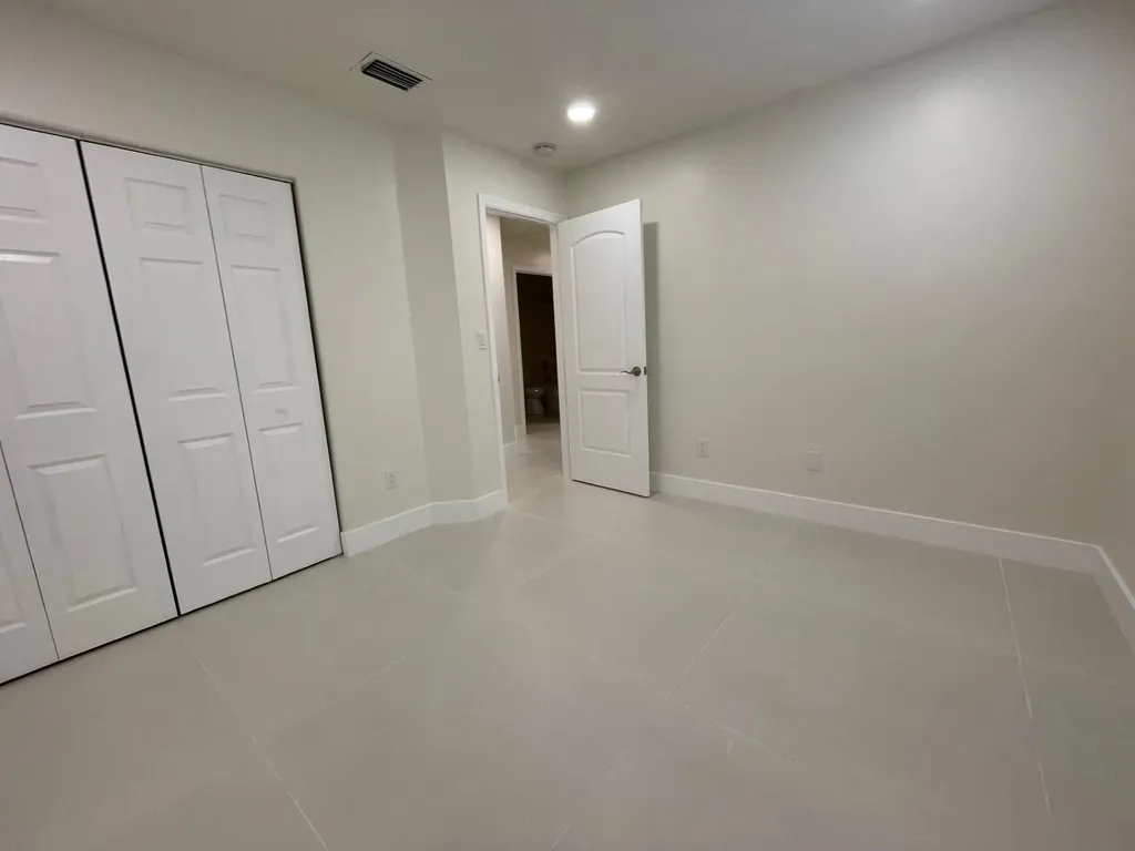 1806 NW 98th Avenue NW Pembroke Pines FL 33024