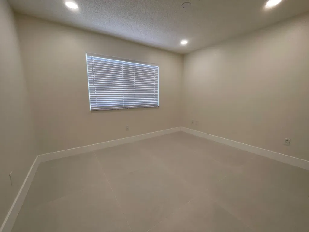 1806 NW 98th Avenue NW Pembroke Pines FL 33024