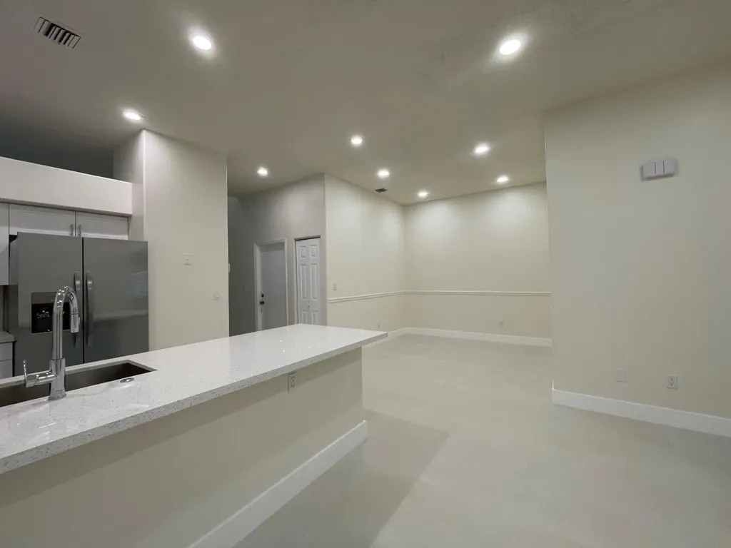 1806 NW 98th Avenue NW Pembroke Pines FL 33024
