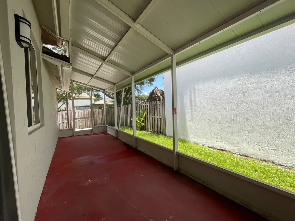 1806 NW 98th Avenue NW Pembroke Pines FL 33024