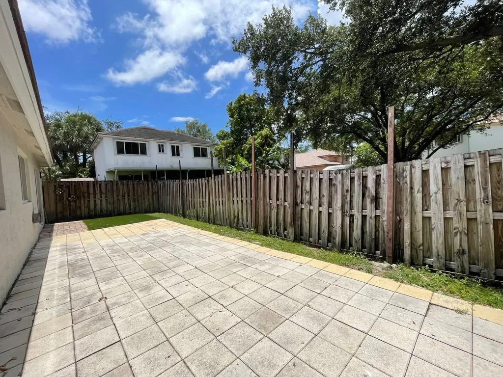 1806 NW 98th Avenue NW Pembroke Pines FL 33024