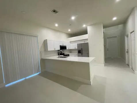 1806 NW 98th Avenue NW Pembroke Pines FL 33024