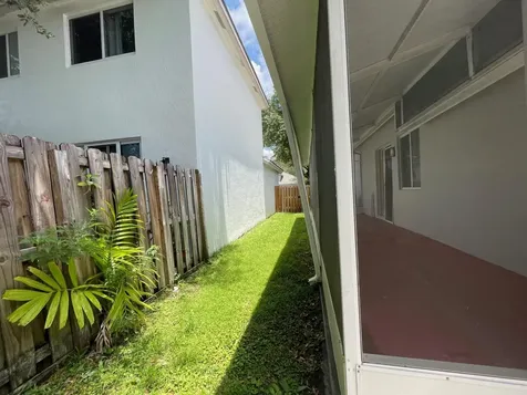 1806 NW 98th Avenue NW Pembroke Pines FL 33024
