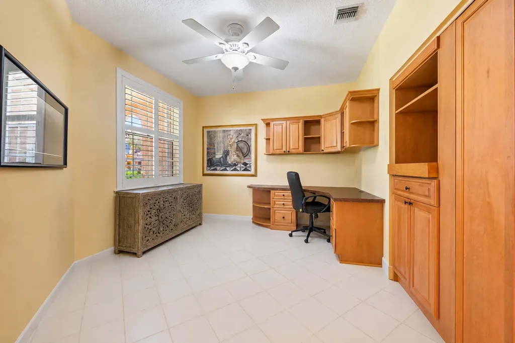 120 Legendary Circle Palm Beach Gardens FL 33418