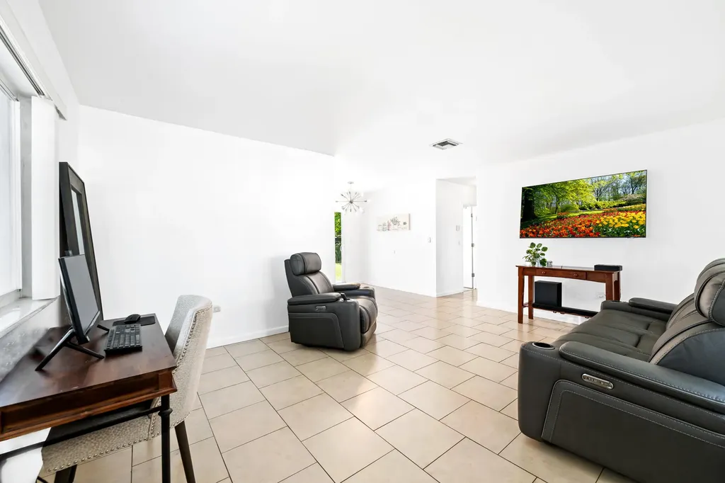2411 Gulfstream Drive Miramar FL 33023