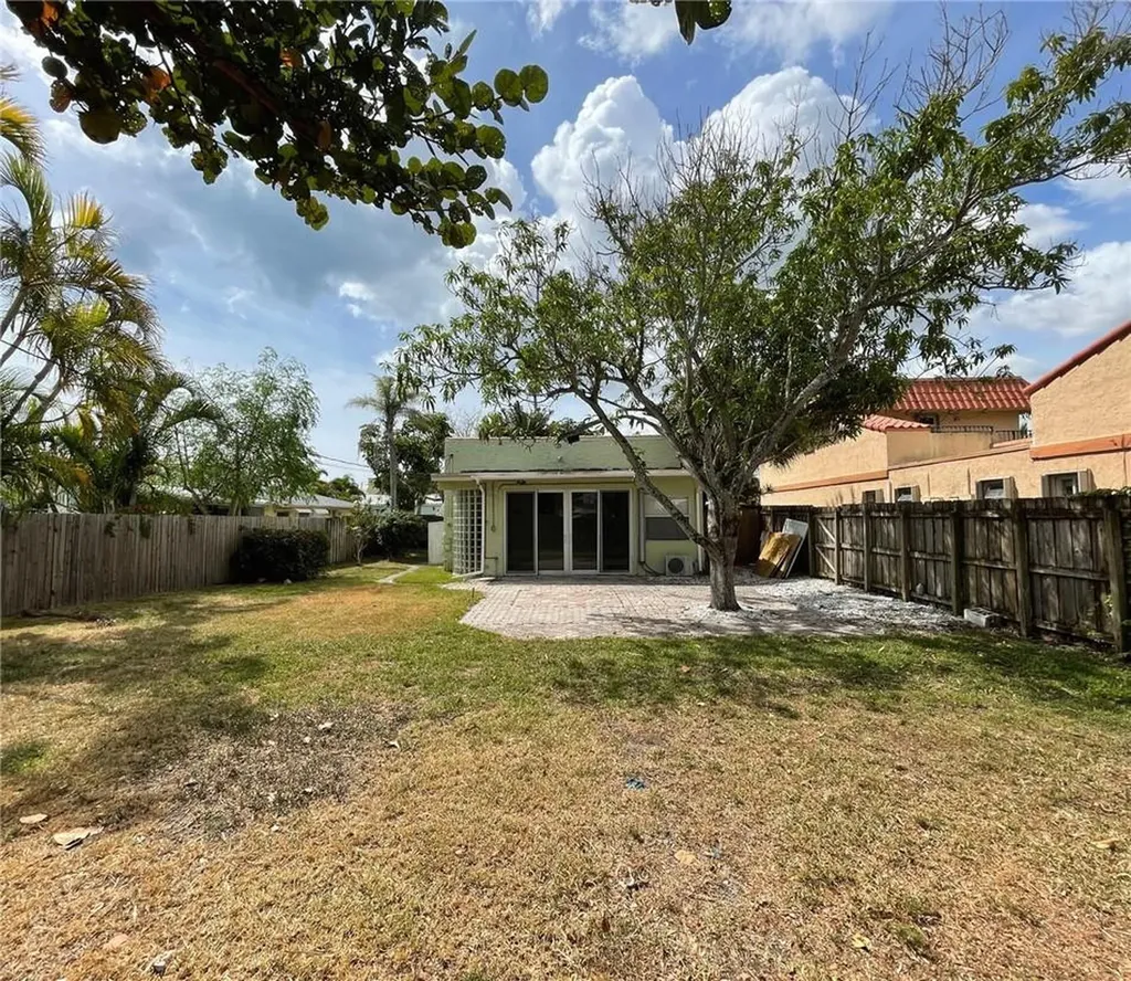 1969 NE 4th Street Deerfield Beach FL 33441
