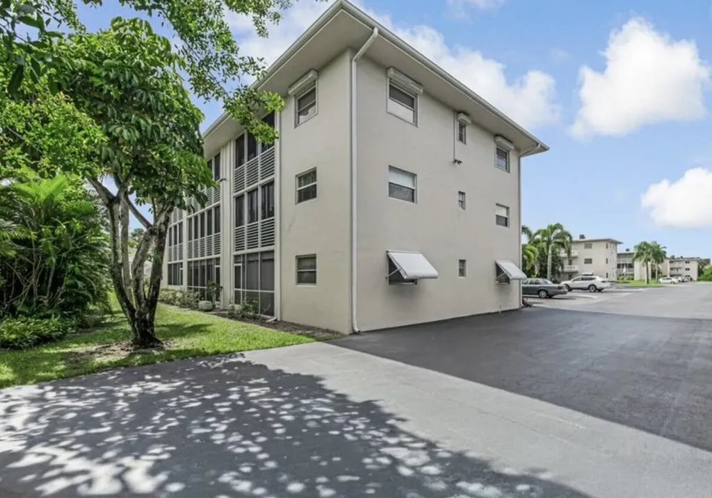 2855 Garden Drive S Lake Worth Beach FL 33461