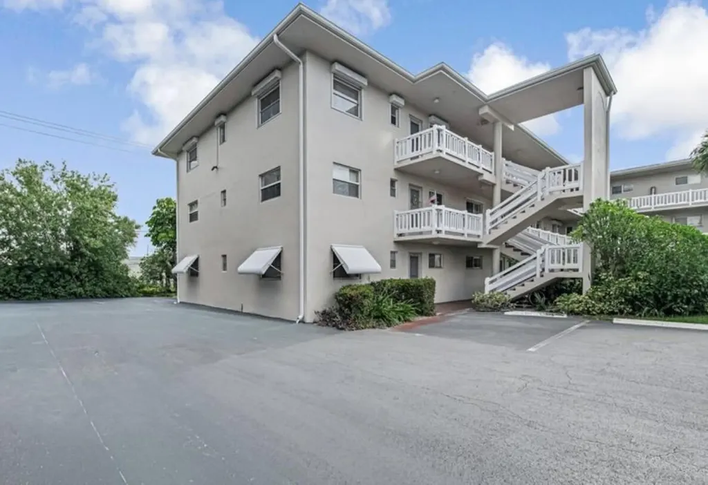 2855 Garden Drive S Lake Worth Beach FL 33461