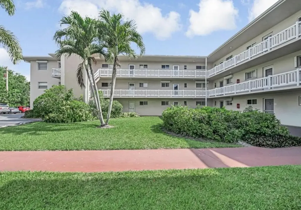 2855 Garden Drive S Lake Worth Beach FL 33461