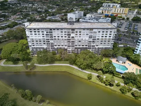 3850 Washington Street Hollywood FL 33021
