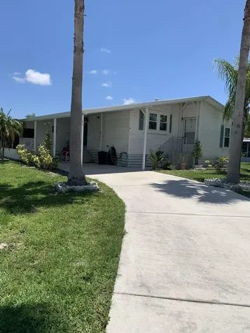 9 Universidad Lane Port St Lucie FL 34952