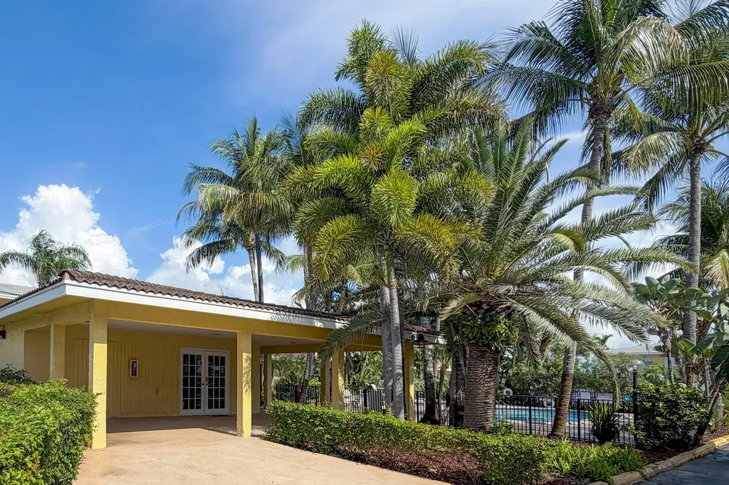 4001 NE 14th Avenue Oakland Park FL 33334