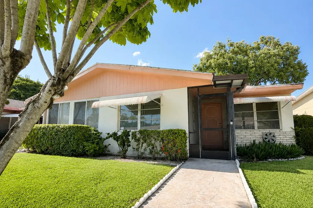 6069 La Palma Lane Delray Beach FL 33484