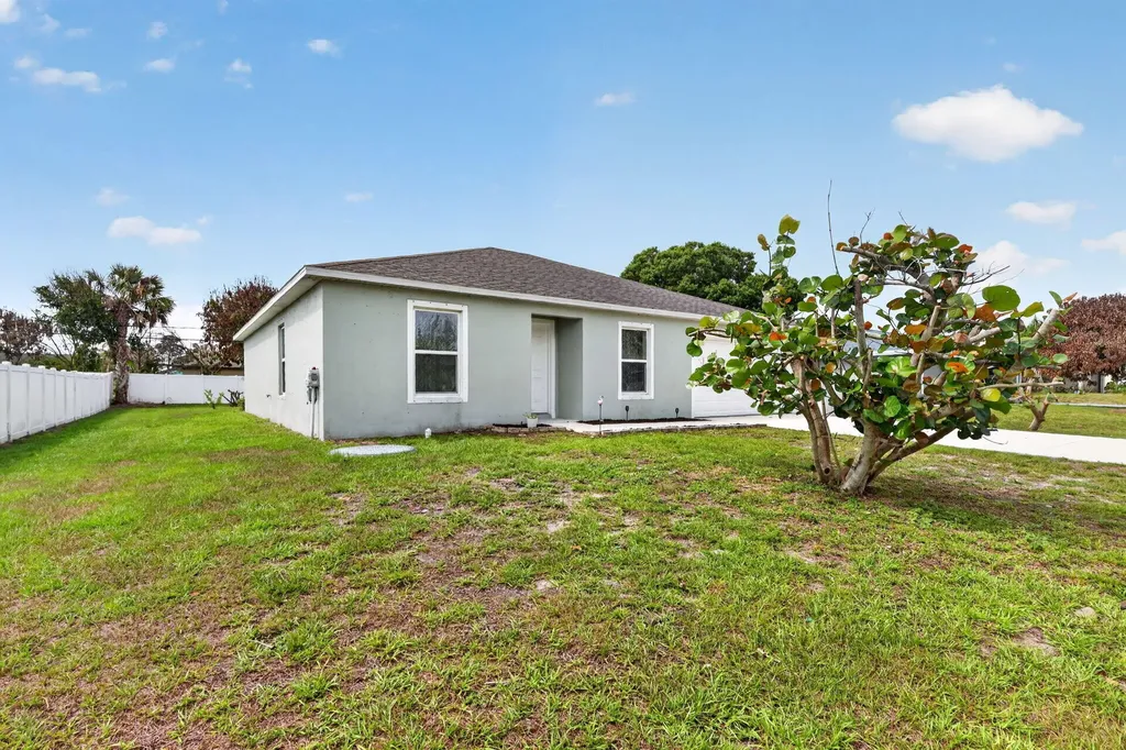 330 SE Huron Terrace Port St Lucie FL 34983