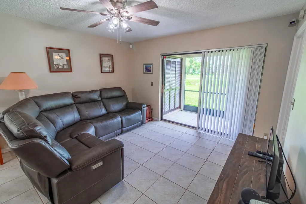 4688 Lucerne Lakes Boulevard Boulevard E Lake Worth FL 33467