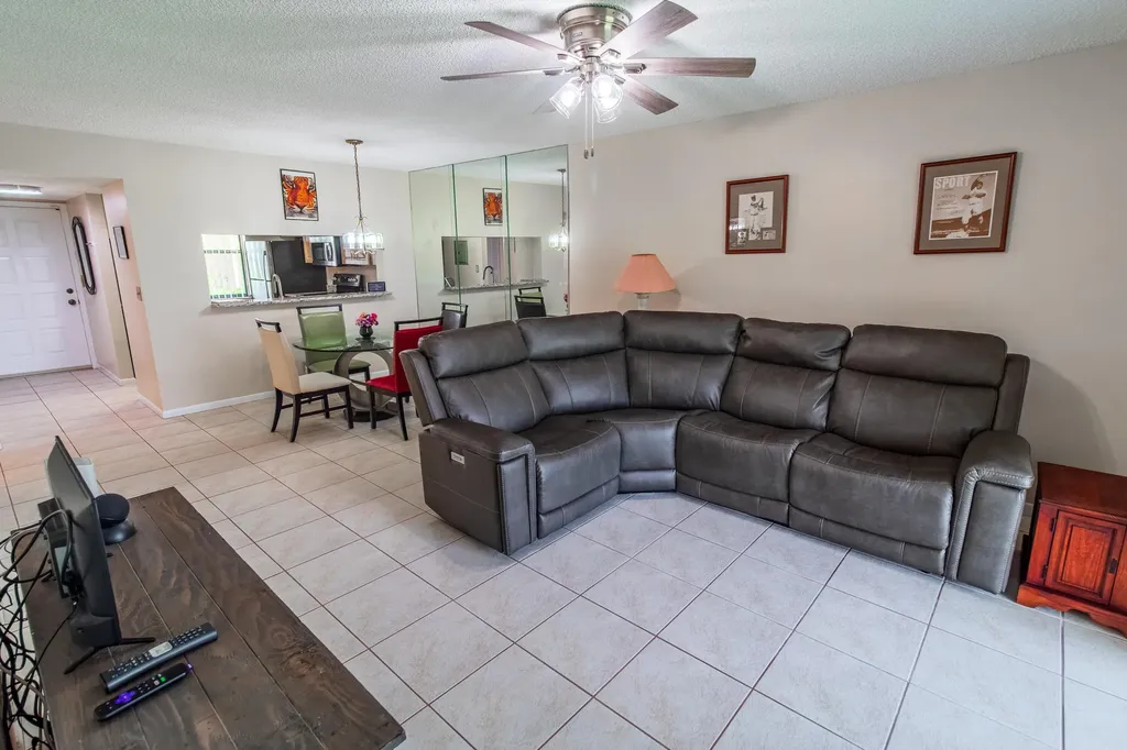 4688 Lucerne Lakes Boulevard Boulevard E Lake Worth FL 33467
