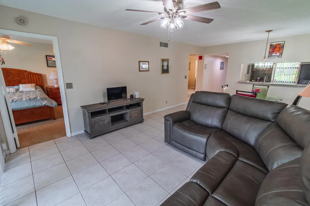 4688 Lucerne Lakes Boulevard Boulevard E Lake Worth FL 33467