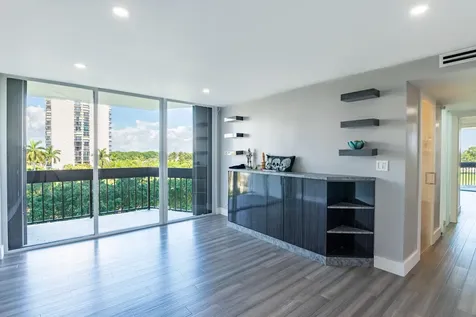 2000 Presidential Way West Palm Beach FL 33401