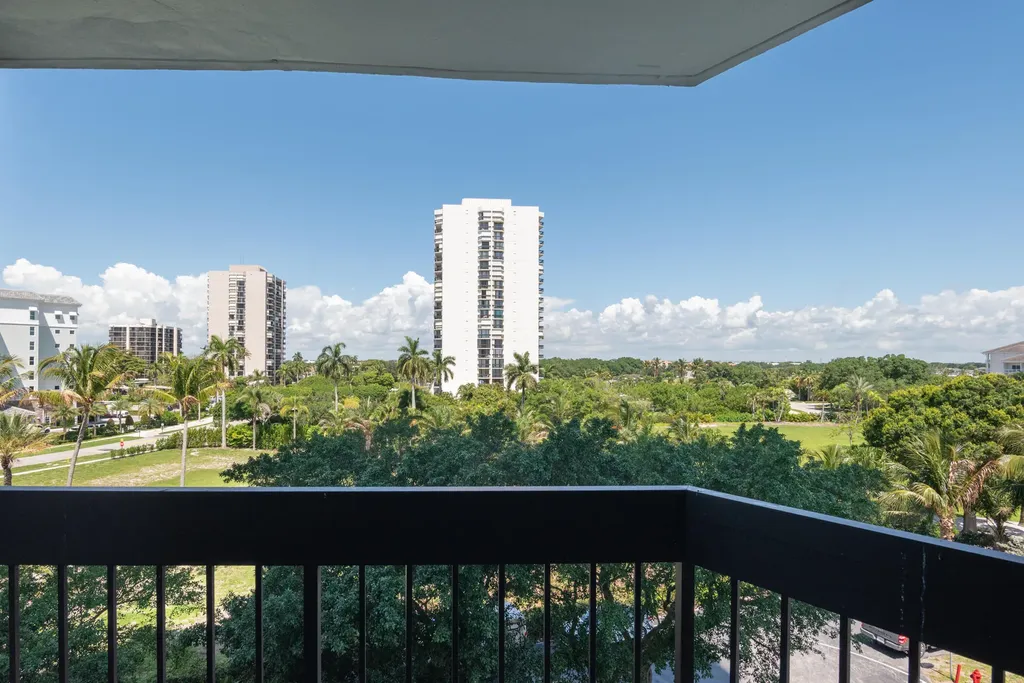2000 Presidential Way West Palm Beach FL 33401
