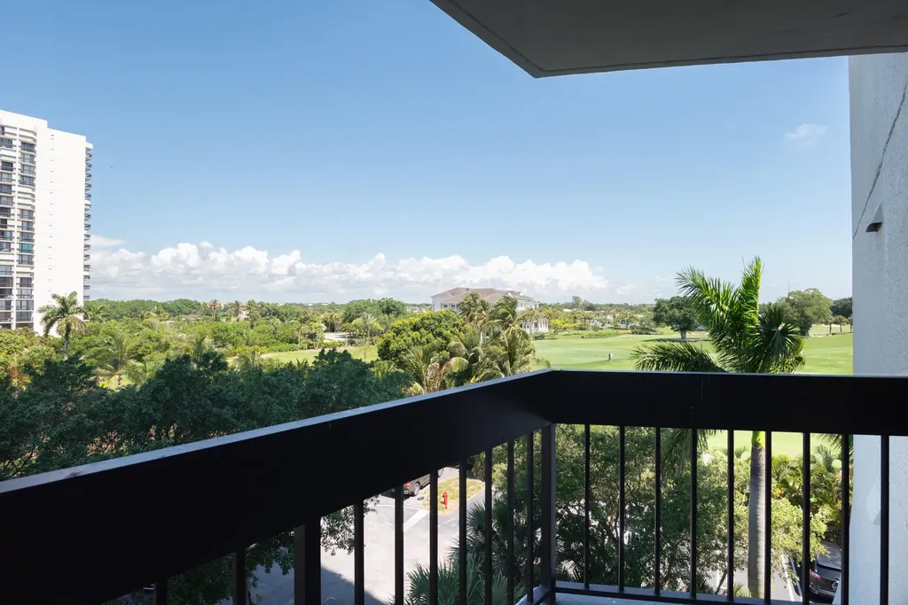 2000 Presidential Way West Palm Beach FL 33401