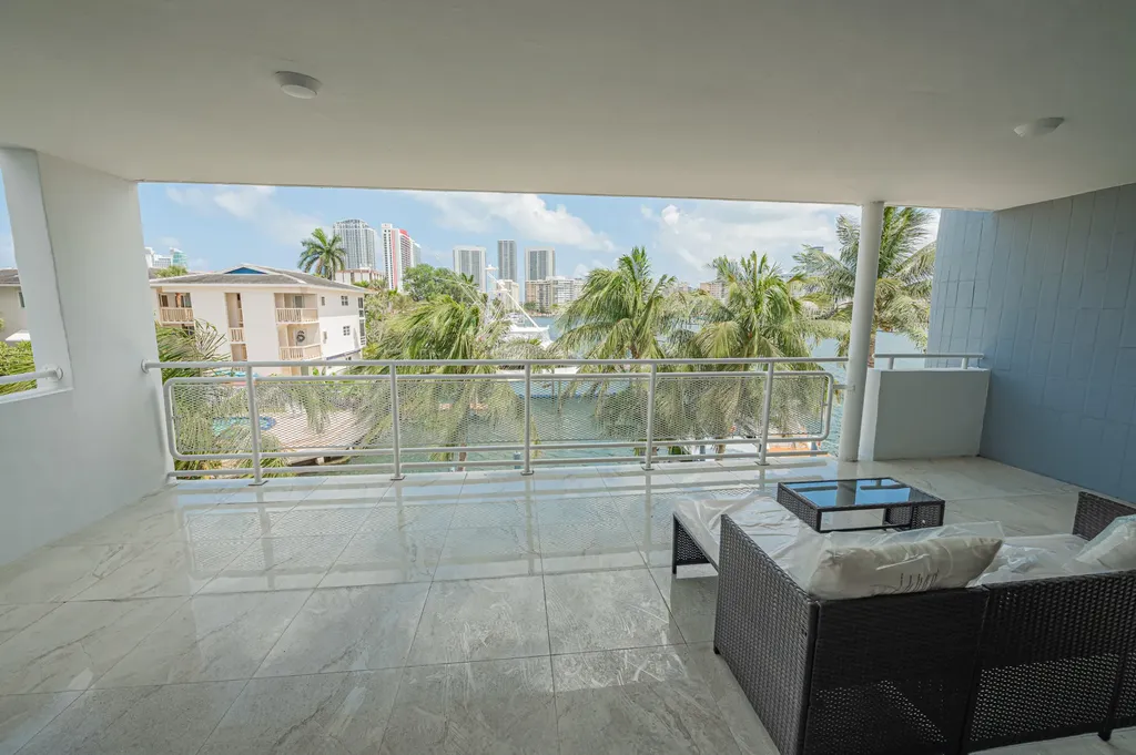 468 Golden Isle Drive Hallandale Beach FL 33009