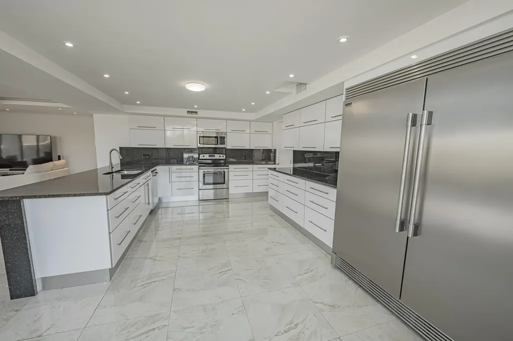 468 Golden Isle Drive Hallandale Beach FL 33009