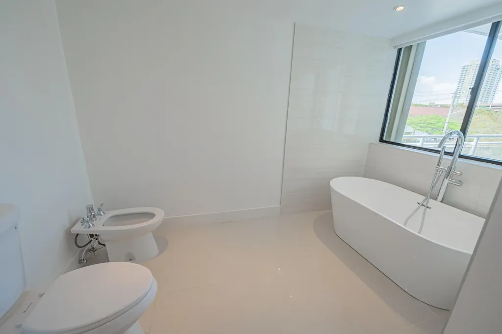 468 Golden Isle Drive Hallandale Beach FL 33009