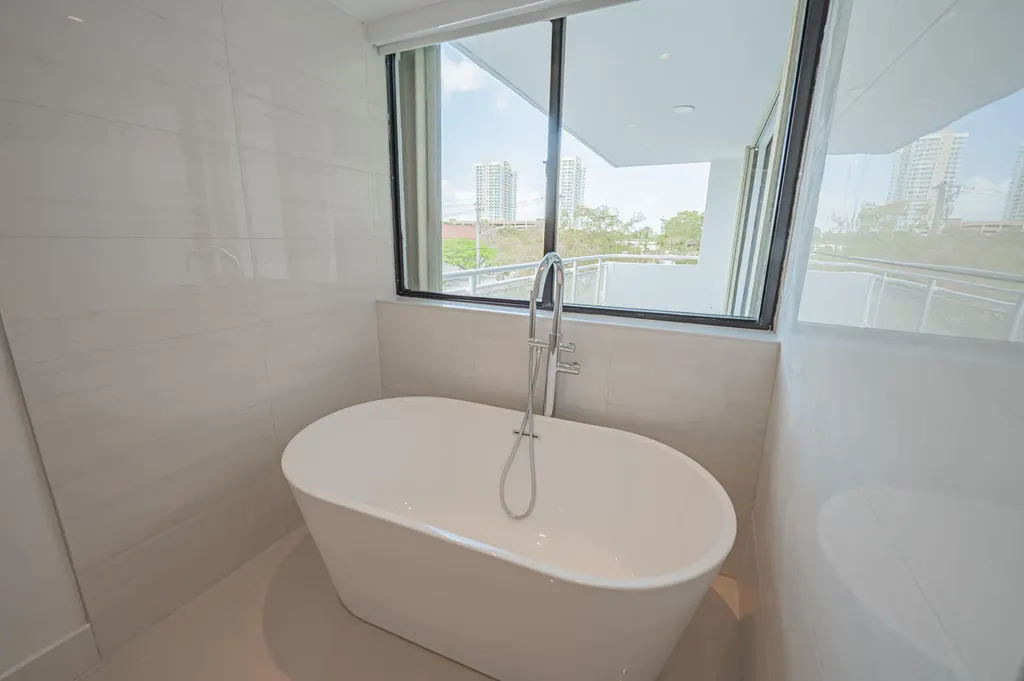 468 Golden Isle Drive Hallandale Beach FL 33009