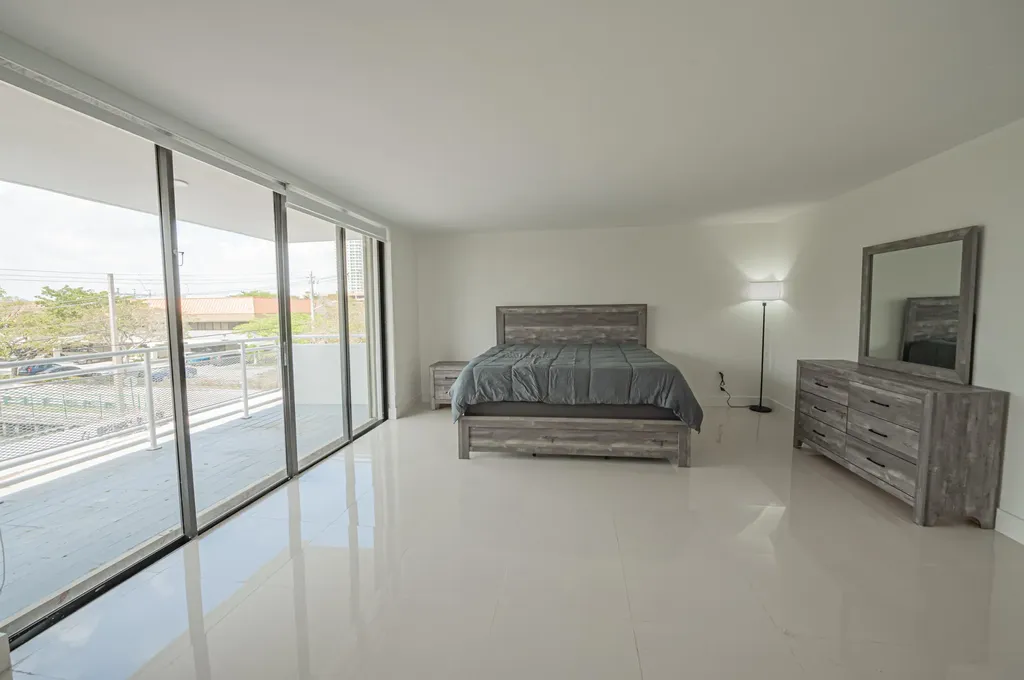 468 Golden Isle Drive Hallandale Beach FL 33009