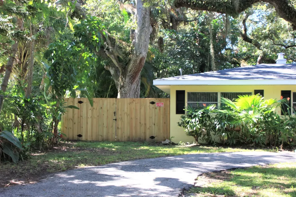 635 18th Place Vero Beach FL 32960