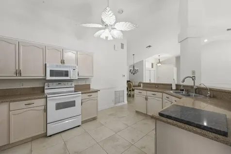 2934 San Remo Way Delray Beach FL 33445