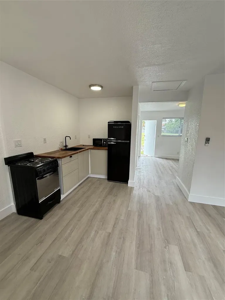 2213 Lincoln Street Hollywood FL 33020