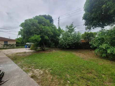 241 NE 35th Street Oakland Park FL 33334