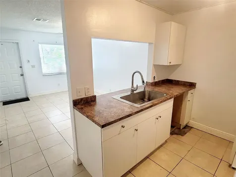 241 NE 35th Street Oakland Park FL 33334