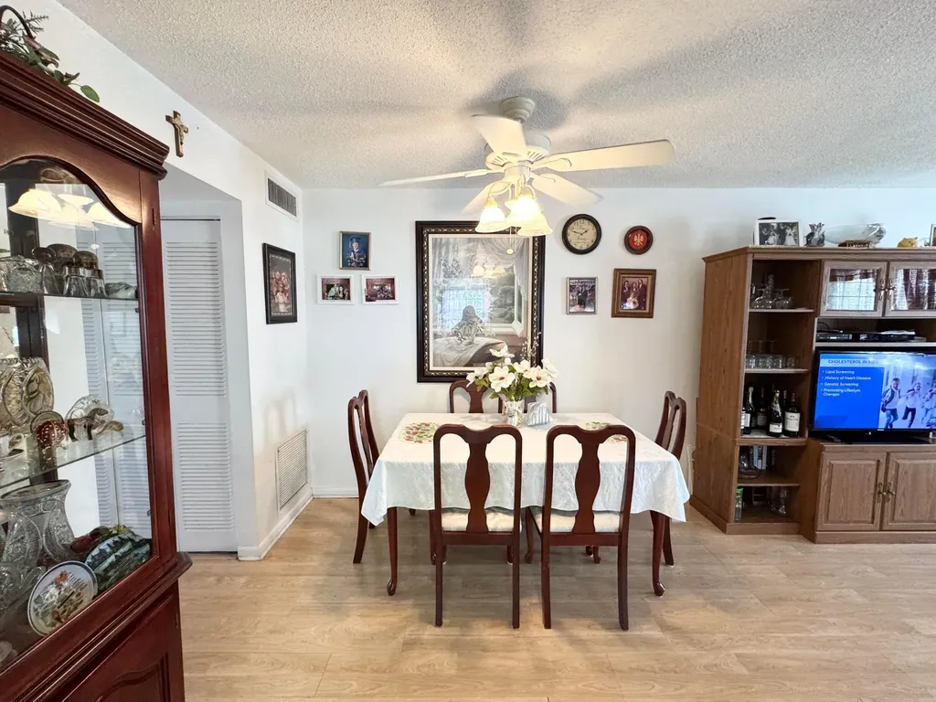 148 Bedford F West Palm Beach FL 33417