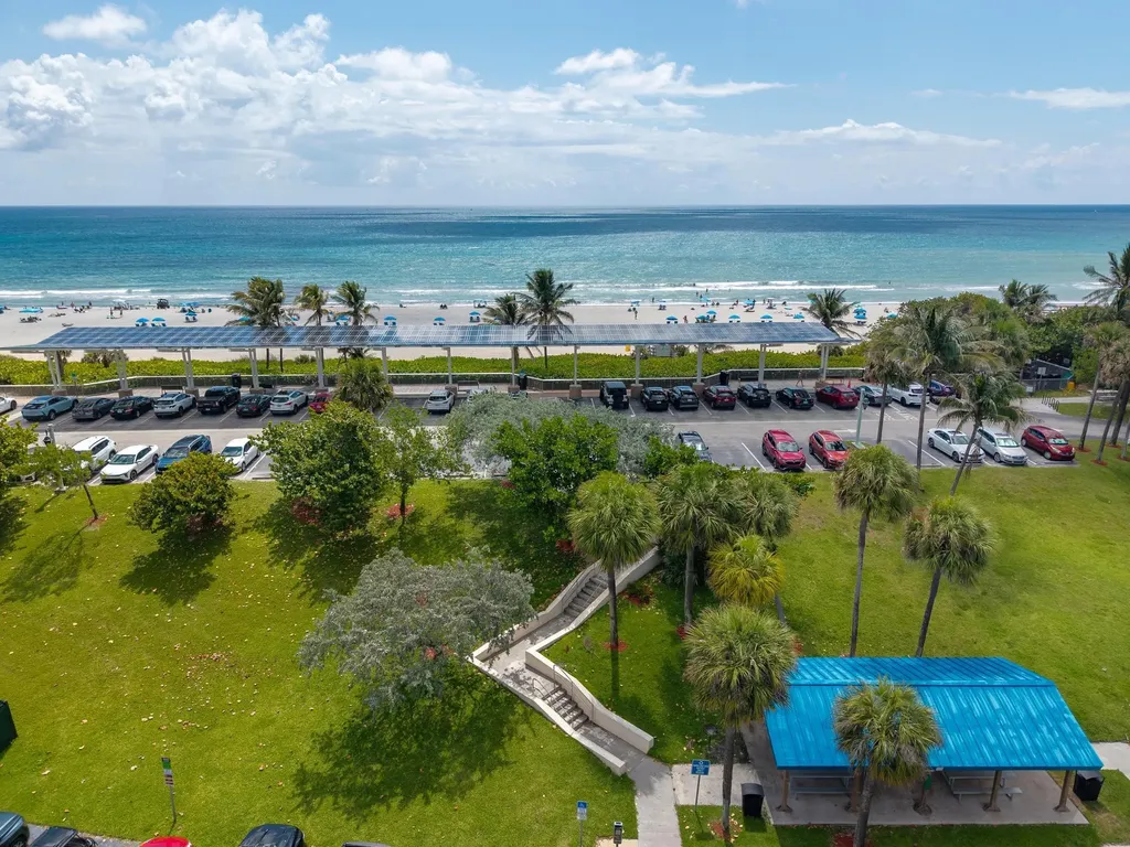 1009 Leisure Lane Boynton Beach FL 33426