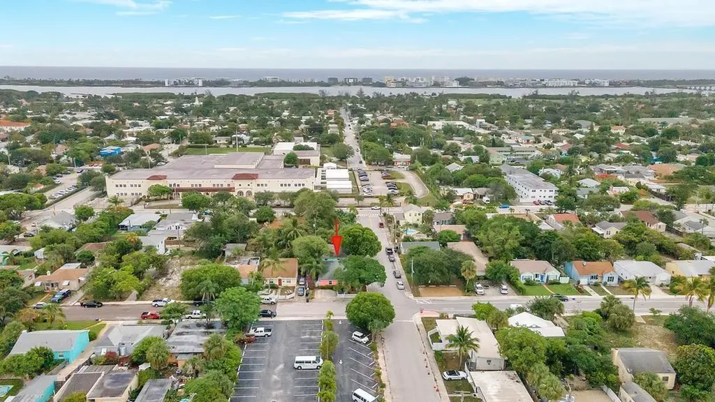 802 N J Street Lake Worth Beach FL 33460