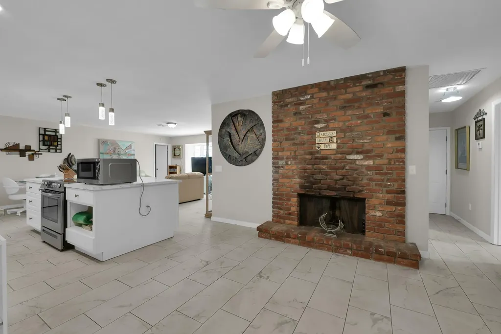 552 SW Eyerly Avenue Port St Lucie FL 34983