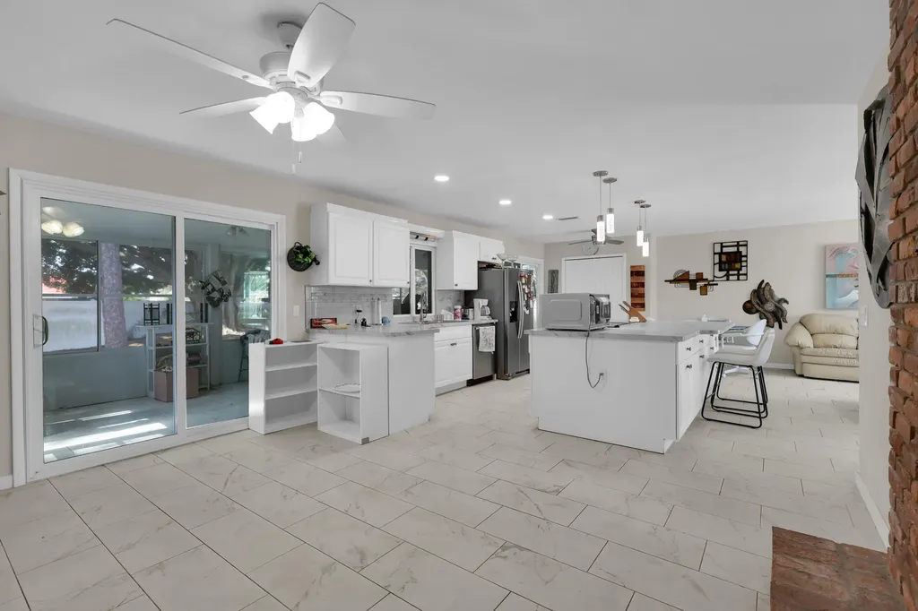 552 SW Eyerly Avenue Port St Lucie FL 34983