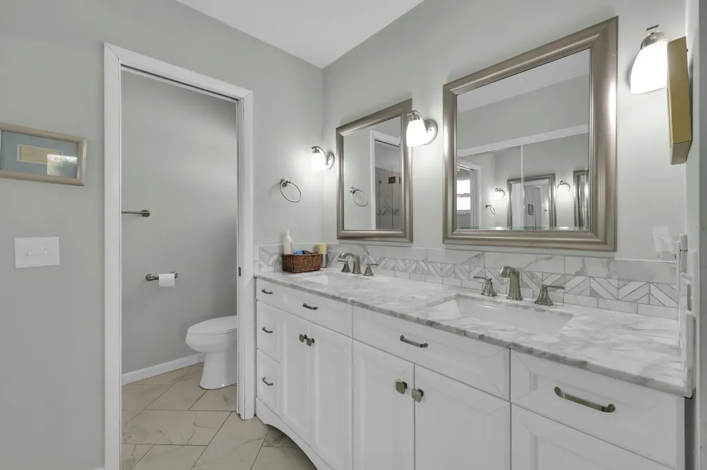 552 SW Eyerly Avenue Port St Lucie FL 34983