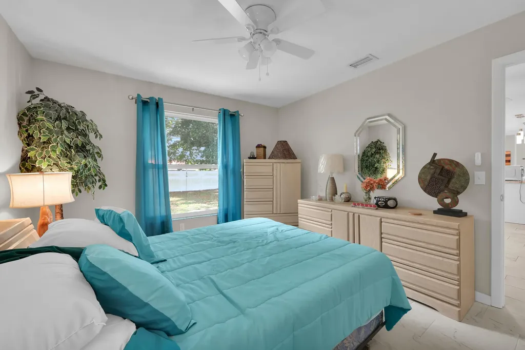 552 SW Eyerly Avenue Port St Lucie FL 34983