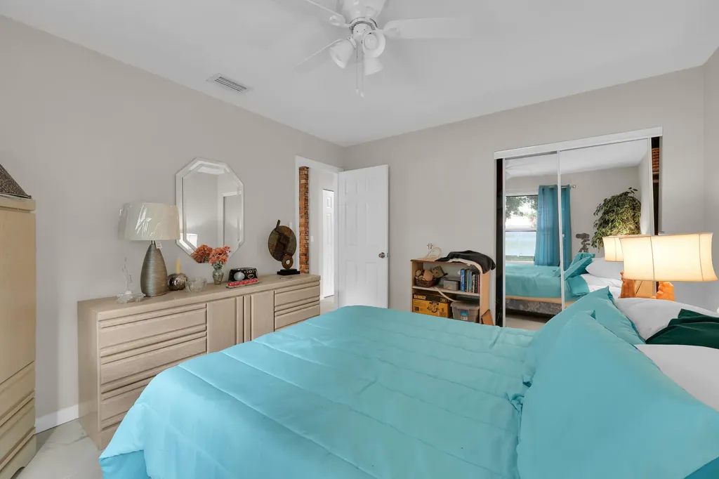 552 SW Eyerly Avenue Port St Lucie FL 34983