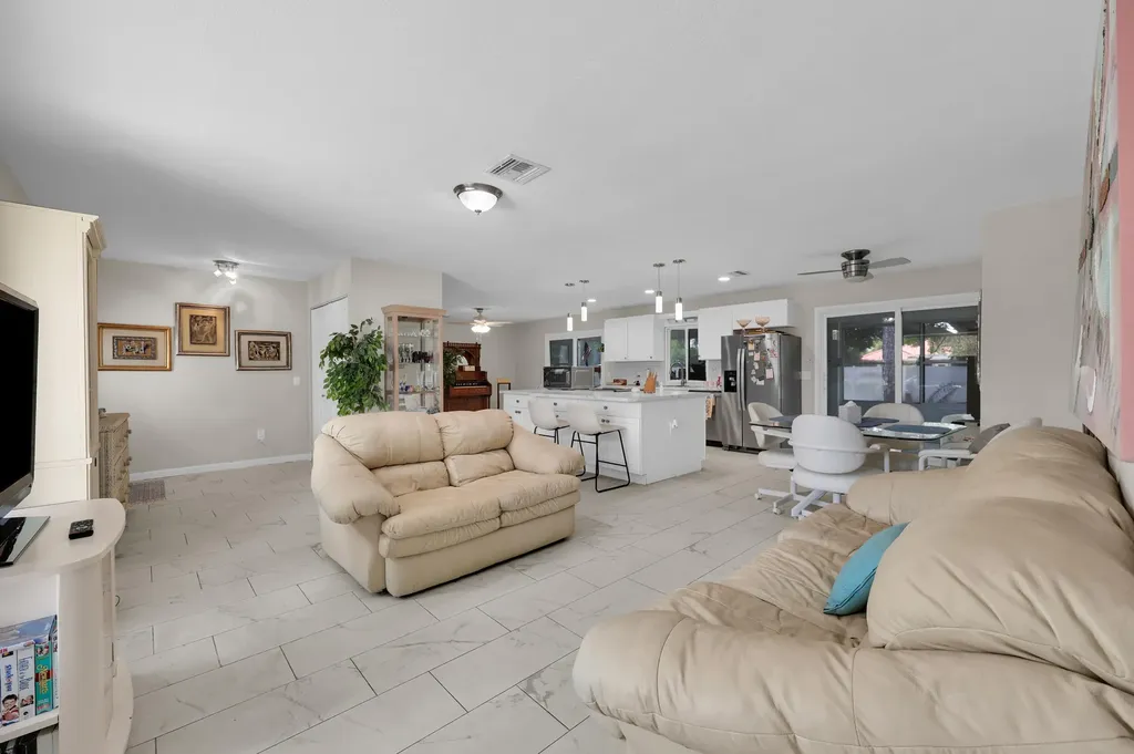 552 SW Eyerly Avenue Port St Lucie FL 34983