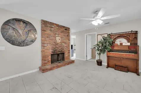 552 SW Eyerly Avenue Port St Lucie FL 34983