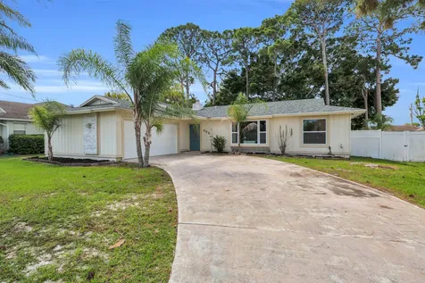 552 SW Eyerly Avenue Port St Lucie FL 34983